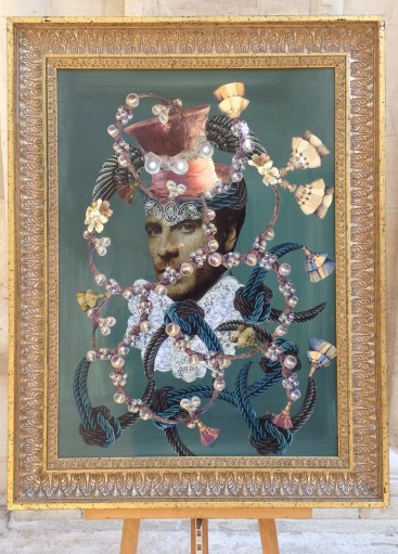 VITTORIA RUTIGLIANO SD 65X85 UOMO CON PERLE